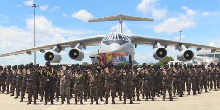 ඉන්දීය හමුදාව මත්තලින් ලංකාවට ගොඩ බහින වීඩියෝව බලන්න!