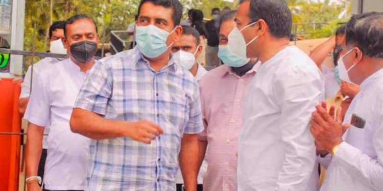 ජොනී ජනකයි-ප්‍රමිතයි එකතු කරගෙන මාතලේ අලුත් වැඩක් පටන් ගනී! (PHOTOS)