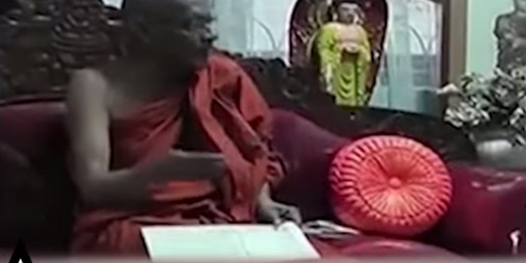 ගන්නවා කියලා ගිය මිනිස්සුත් විකුණනවා! හැමෝම හදන්නේ තමන් දියුණු වෙන්න! රට යන්නෙ අගාදෙට! ගැටඹේ හාමුදුරුවො කියපු කතාව (VIDEO)
