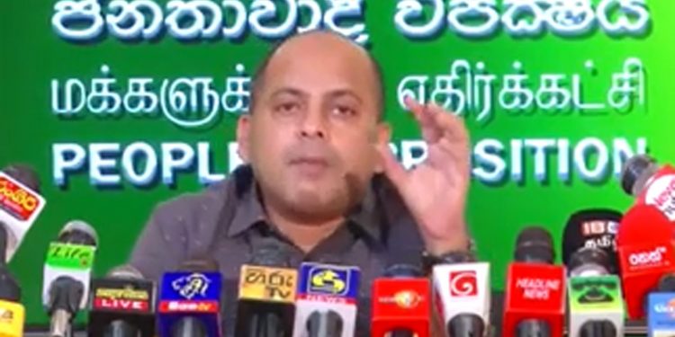 එළවා දමන්නට නියමිතයි! නිකම් නෙමෙයි ගල් ගහලා! (VIDEO)