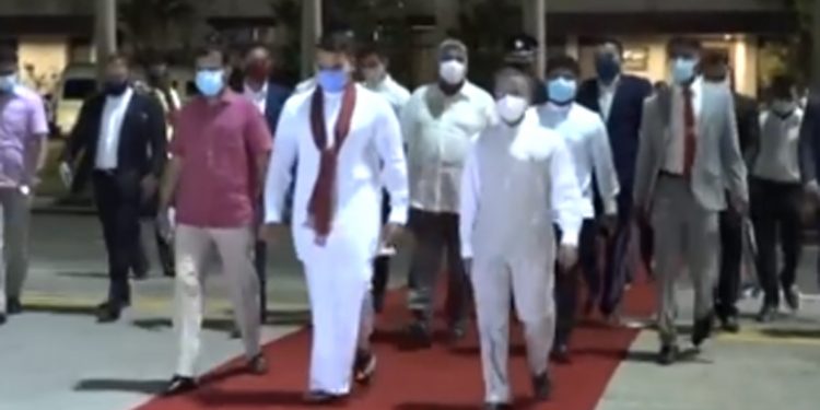 සියක් නමක් සමග නාමල් කුෂිනගර් යයි! (VIDEO)