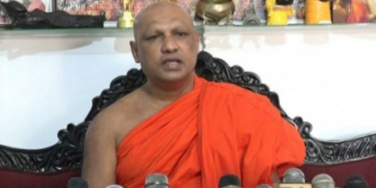 ගිය ආණ්ඩුවයි මේ ආණ්ඩුවයි දෙකම රටේ දේපොළ වික්කා! දෙකම එකයි! දැන් විකල්පයකට සූදානම් වෙන්න ඕන! අස්ගිරි පාර්ශ්වයෙන් ප්රකාශයක්! (VIDEO)