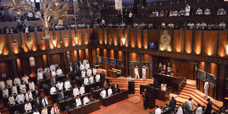 ගැලරිය අරින්න ආණ්ඩුවේ 40ක් අස්සන් කරයි!