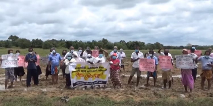 කැත්තයි උදැල්ලයි අරන් ගොවියො හම්බ වෙන්න එන්නෙ කාවද? (VIDEO)
