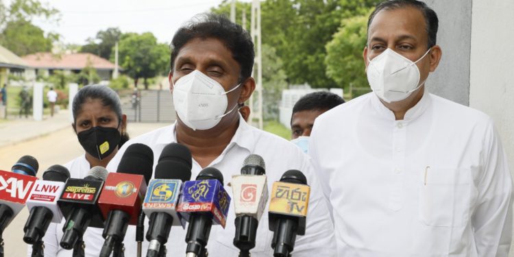 සජිත්ට රංජන්ගේ අගය දැනෙයි! හිරගෙදරට ගිහින් රන්ජන් බලපු සජිත් එළියට ඇවිත් කියපු කතාව! (VIDEO)