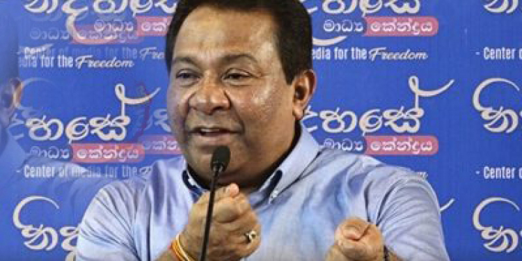 ගුරු මාතාවන් ගුරු පියවරුන් පාසල්වලට එන්න ඕනේ! ආවෙ නැත්නම් ඔවුන්ව මර්දනය කරලා ඕක ඉවරයක් කරන්න ඕන! මට දුන්නොත් කරන විදිහ දන්නවා! (VIDEO)