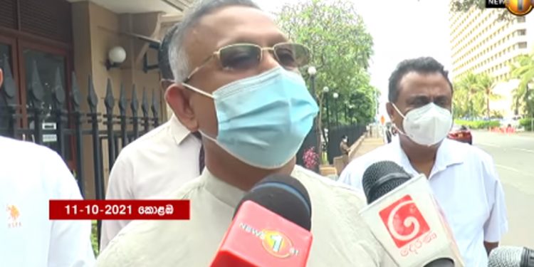 අමෙරිකානු ගිවිසුමේ කොපියක් ඉල්ලන්න මුදල් අමාත්යංශයට ගිය පිරිසට හිස් අතින් එළියට එන්න වෙයි! (VIDEO)