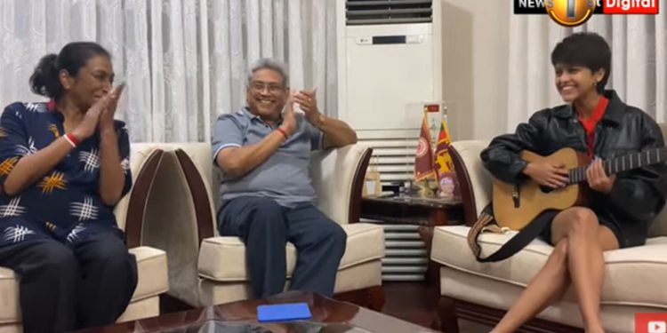 ජනපතිටත් මැණිකෙට හිත යයි! යොහානි ඇවිත් කියපු සිංදුවලට අප්පුඩිත් ගහයි! (VIDEO)