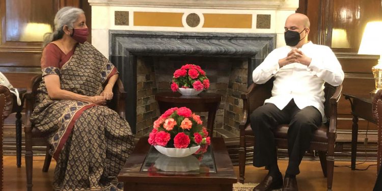 මිලින්ද හා නිර්මලා ඉන්දියාවෙදි හමුවෙලා මොනවද මේ කරන්නේ? (VIDEO)