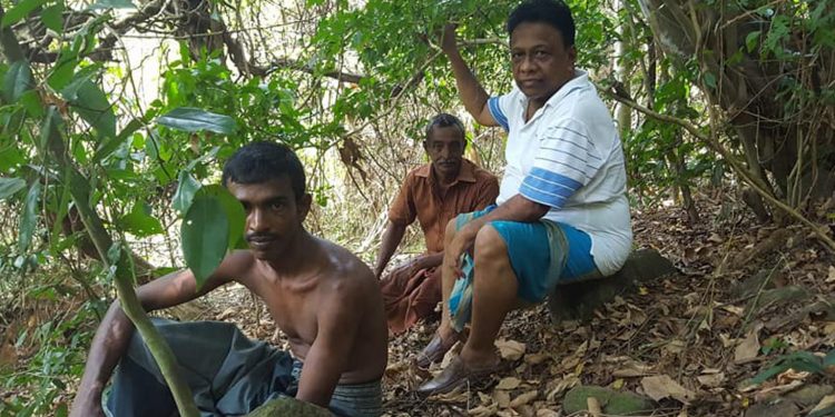 දේශපාලනය පැත්තක දාලා ඩලස් හිටිහැටියේ වනගත වෙයි! කලකිරීමක්ද? නැත්නම් වෙනත් වැඩකටද? (PHOTOS)
