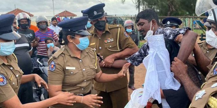 කේක් කපයි! උත්සව තියයි! ප්රභාකරන්ගේ උපන්දිනය සමරයි! පොලිසිය එක්කත් ගැටුම්!