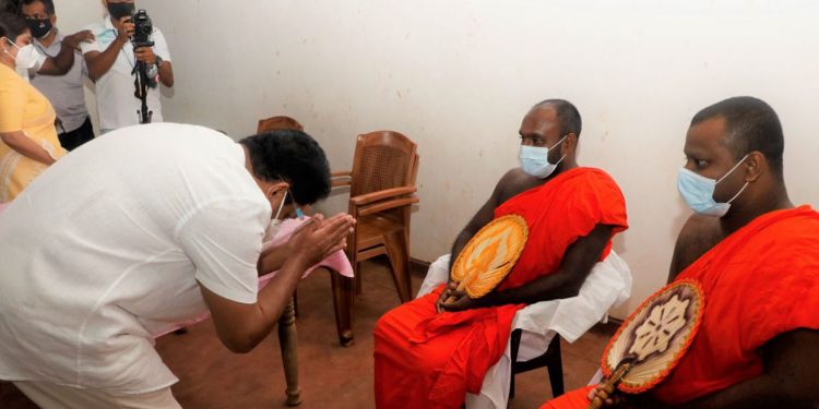 ගාලු මුවදොරින් සටන ආරම්භ කළ සජිත් ඊයේ දුෂ්කරම ගම්මානවලින් එළියට එයි! (PHOTOS & VIDEO)