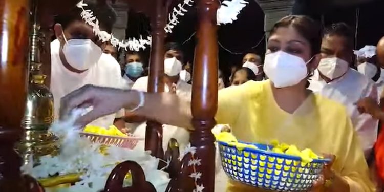 තන්තිරිමලේ කඨින පිංකම සජිත්ගේ ප්රධානත්වයෙන්! අභිනව ධාතු මන්දිරය ජලනි සසුනට පූජා කරයි! (VIDEO)