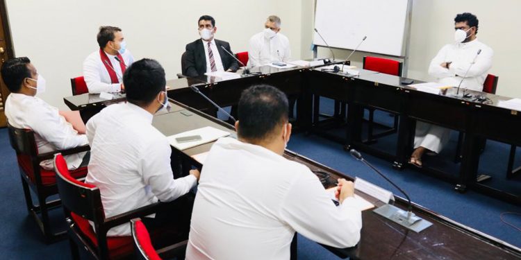 කඩුගන්නාවේ කැඩුණු කඩවලට ජොනී-නාමල් කරන්න යන අලුත්ම වැඩේ! (VIDEO)