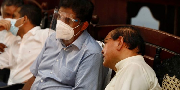 අසූචි නැවකට බය ආණ්ඩුවක්! ඇලඩින්ගේ පුදුම පහන තියෙන ඇමැති කෙනෙක්! කලන්තේ හැදුණු රටක්! (VIDEO)