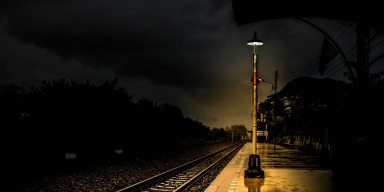 රෑ දොළහට කෝච්චියෙන් අන්තිමට බහින අද්භූත අමුත්තා…