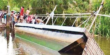 කින්නියාවේ හුළගෙ පැටලී අනේ පාරුව පෙරළුණා… සුදු නෙළුම් මල් දෑස් පියවී එහා ඉවුරට පාවුණා…!