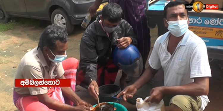 හම්බන්තොට ගොවීන්ට නැනෝ පොහොර එපා වෙයි! දීපු ඒවාත් ආපහු ගෙනවිත් බාර දෙයි! (VIDEO)