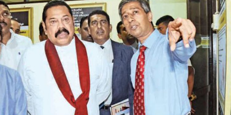 දොස්තරලාට ගහන බද්ද වැඩියි! අඩුකරලා දෙන්න! පාදෙණිය මහින්දගෙන් ඉල්ලීමක් කරයි!