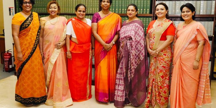 අද තැඹිලි පාට වුණු අපේ මන්ත්‍රීවරියෝ!