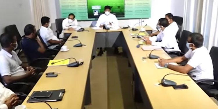 ගම හදන්න ගමේ ග්රාමසේවකට මුල් තැන දෙන්න තීන්දුවක්! (VIDEO)