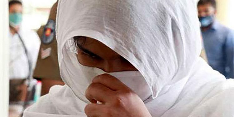 ඉන්න තැනක් කවුරුවත් දන්නෙ නැති සහරාන්ගෙ බිරිය ළඟදීම එළියට! රහස් රැසක් හෙළිකරන්නත් සූදානමින්! EXCLUSIVE