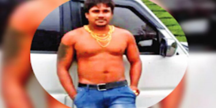 අතුරුදන් වූ පවුම් 38ක රන් තැටිය කතරගම දෙයියන්ට පූජා කරලා තියෙන්නේ අංගොඩ ලොක්කාගේ පුතෙක්!