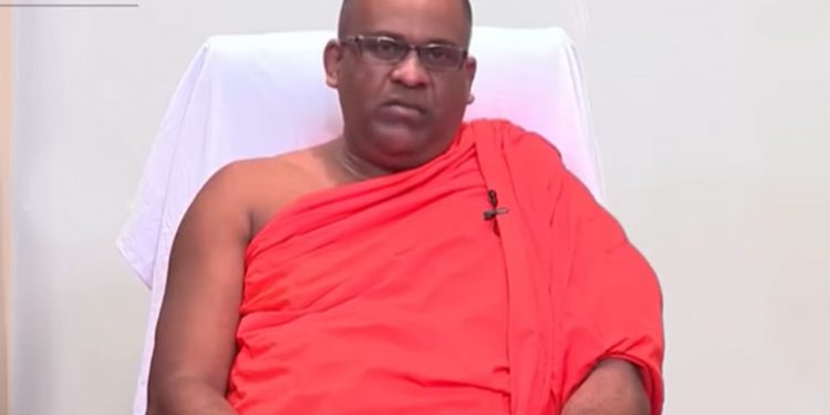 ‘එක රටක් එක නීතියක්’ බළකායේ සභාපති ඥානසාර හිමි පළමුවරට එළියට එයි! ‌ගල් ගහපු අයට උත්තර දෙයි! ජාති-ආගම්-පළාත් නීති වෙනස් කරන බව කියයි! (VIDEO)