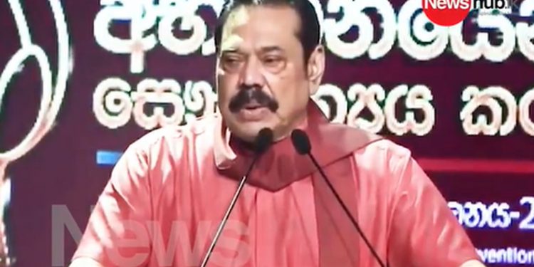 බිත්තිවල චිත්‍ර ඇඳපු තරුණයෝ කෝ? ඒ අය රටින් යන්න හදන පාස්පෝට් පෝලිම්වලද? මහින්දටත් ආණ්ඩුවේ වැඩ ගැන කළකිරීමක්?  (VIDEO)