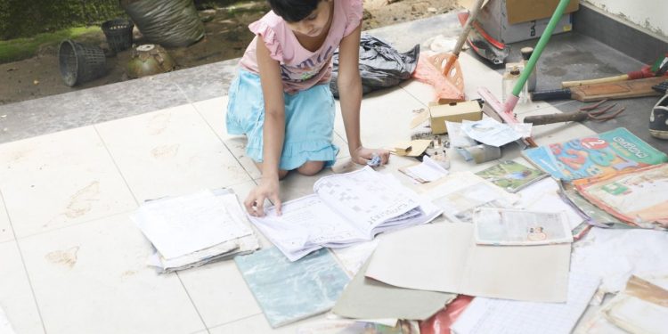 ජොනී සජිත්ව හෙව්වේ ඇයි? සජිත් පාර්ලිමේන්තුවටත් හොරෙන් ගිහිල්ලා හිටියේ කොහේද? (PHOTOS & VIDEO)