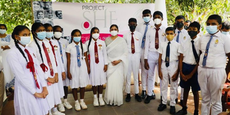 ජලනි SHE අරඹයි! තන්තිරිමලේ දුෂ්කර පාසල් 3කට කම්පියුටර් ලබා දෙයි! (VIDEO)