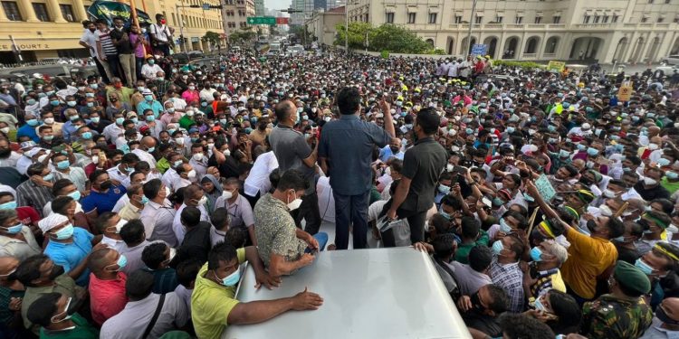 දැන් සැපද කියලා මම අහන්නේ නෑ! මේ සාපය අවසන් කරමු! රට බාරගන්න මම සූදානම්! කොළඹට ආ ජනතාවට සජිත්ගෙන් ප්රතිඥාවක්! (VIDEO)