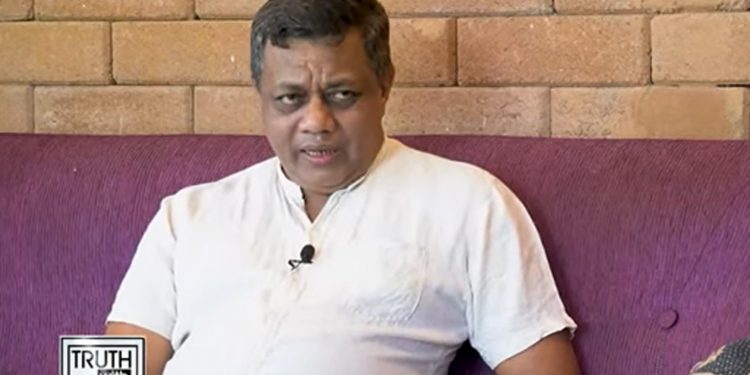 සඳහිරු සෑය මට කියලා අනුමත කරගත්තේ බලෙන්! මම කිව්වා මීට වඩා පොඩි ස්ථූපයක් හදන්න කියලා! හැමෝම මහින්දව රජතුමාට අන්දලා තිබුණෙ! මම කියපු එක ඇහුවෙ නෑ! හිටපු පුරා විද්‍යා අධ්‍යක්ෂගෙන් මහා හෙළිදරව්වක්!  (VIDEO)