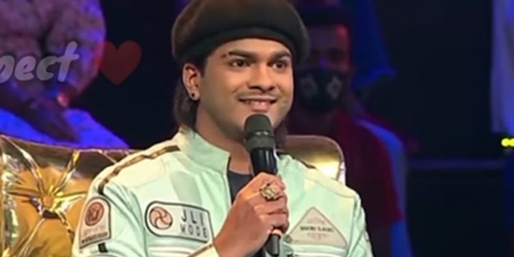 ශිහාන් මිහිරංග කලාකරුවන්ට කොන්ද කෙළින් තියාගෙන කතා කරන්න ඕනෙ හැටි පෙන්නලා දෙයි! (VIDEO)