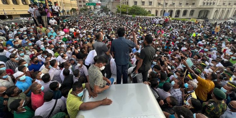 කොරෝනා බය-පොලිස් තග-උසාවි නියෝග-මාධ්‍ය මඩ මැද  ‘ගෝඨා වැහුවා අපි ආවා’ (උපුල් ජෝශප් ප්‍රනාන්දුගේ ගුරුදා විග්‍රහය)