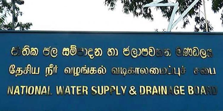 වතුර දෙන්න සල්ලි නැතිව ඉඩම් විකුණා සල්ලි හොයන්න යයි!