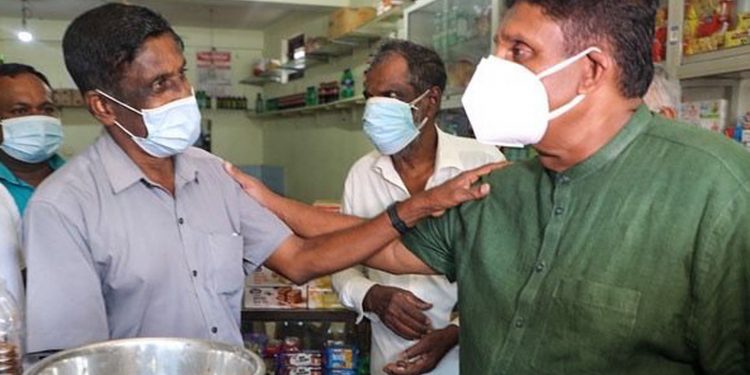සජිත් මිනිස්සුන්ගේ දුක අහන්න මිනිස්සු ළඟටම යයි! (PHOTOS & VIDEO)