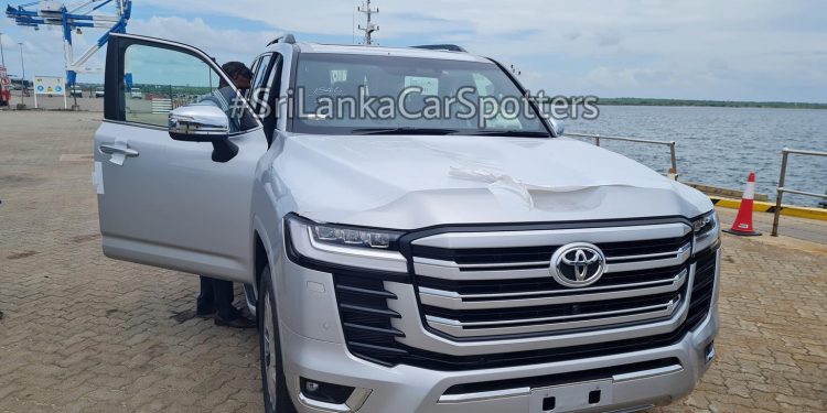 තහනම් කරලා තියෙද්දීත් කෝටි 6ක සුපිරි ලෑන්ඩ් කෲෂර් එකක් හම්බන්තොටට ගෙන්නුවේ කව්ද?