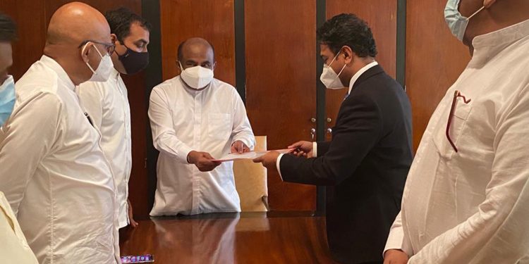 කතානායකට ගහන්න ආවා! මනූෂට උපරිම විනය ක්රියාමාර්ග ඉල්ලා කතානායකට පසුපෙළ 38කගෙන් ලියුමක්!