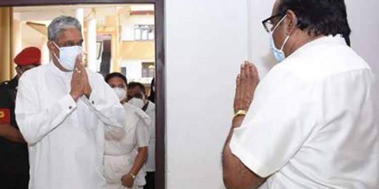 පාර්ලිමේන්තුවේ ගහමරා ගත් ෆොන්සේකායි වීරසේකරයි හදිසියේ යාළු වුණාද?