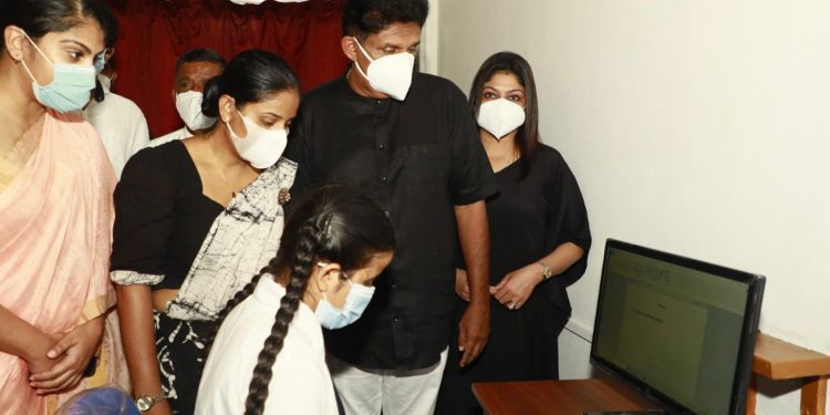 ආණ්ඩුවක් ආපුවාම කරන්න සැලසුම් කළ දේ සජිත් විපක්ෂයේ ඉඳන්ම පටන් ගනී! (VIDEO & PHOTOS)