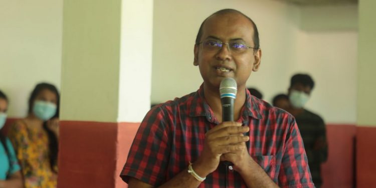 ගණන්කාරයන්ට ගණන් ඉගෙන ගන්න මව්රටත් එක්ක එකතුවෙන්න…