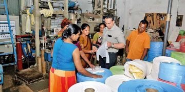 ප්ලාස්ටික් ප්‍රතිචක්‍රීයකරණය කිරීම ශ්‍රී ලංකාවට අපද්‍රව්‍යවලින් වටිනාකමක් ජනනය කිරීමට උපකාරී වේ…