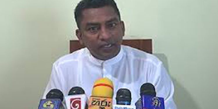 තිස්ස කුට්ටි ජාතිය අමතයි! ගෝඨාට බනින්න එපා කියයි! ආණ්ඩුවට බනින්න එපා කියයි! ඉතුරු ටික අහලම බලන්න! (VIDEO)