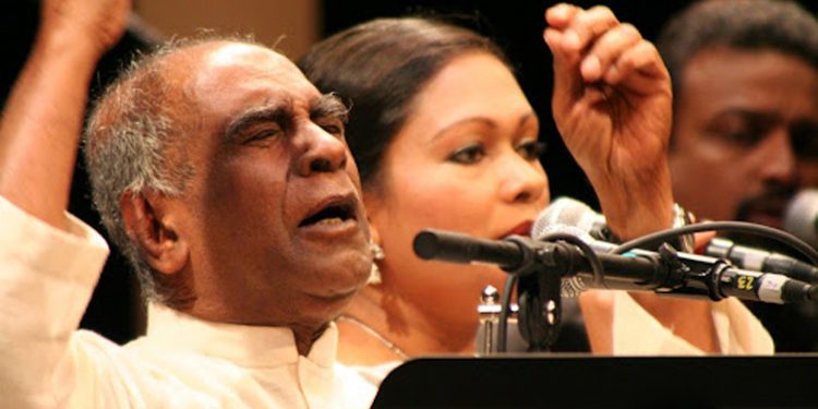 අමරදේවගේ ‘රට බල්ලට ගියාදෙන්’ සිංදුව හදිසියේම ගුවන් විදුලියෙන් තහනම් කළේ ඇයි? අද රටට වෙලා තියෙන දේ හරියටම කියන නිසාද?