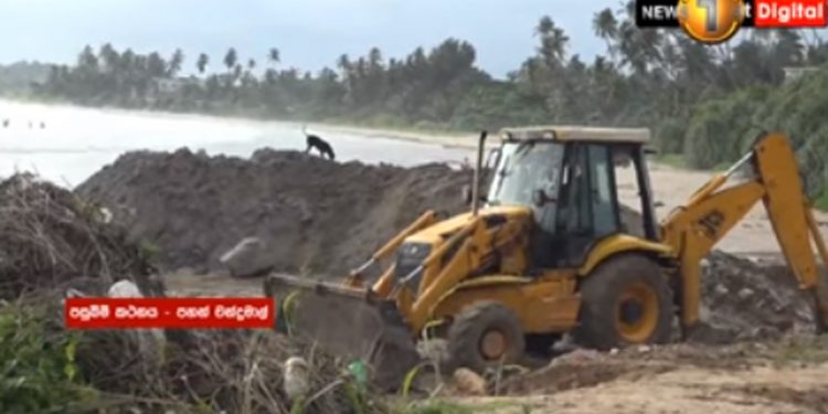 මංතීරු පිස්සුව දික්වැල්ල බීච් එකටත් එයි! ගස් කපයි! වැලි ඉවත් කරයි! සුද්දන්ටත් යකා නැගලා! (VIDEO)