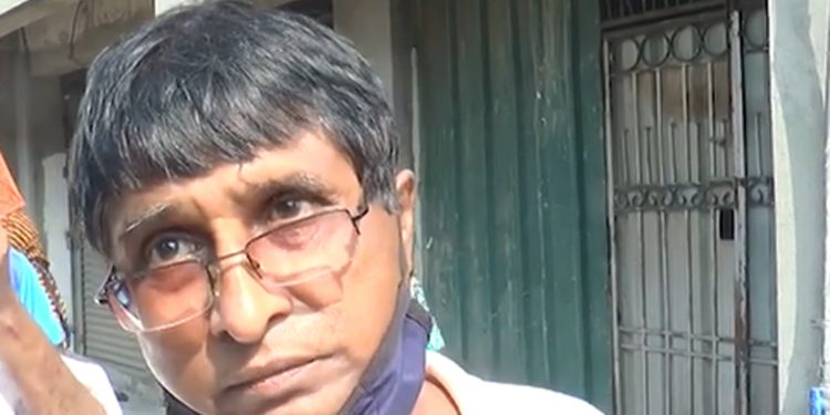 ගෑස් අරන් ගිහින් ‌ගෙදර ගෑනිව මරාගන්න බෑ මහත්තයෝ! එතකොට මට කව්ද කන්න දෙන්නේ! භූමිතෙල් පෝලිමේ ඉන්න ගමන් මහත්තයා කියපු මසුරන් කතාව! (VIDEO)
