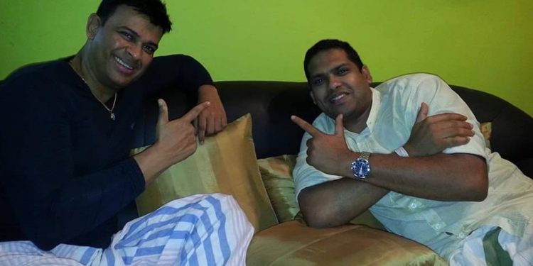 අද නත්තල් දවසේ මම රන්ජන්ව බලන්න ගියා! රන්ජන්ටත් නත්තල්! ඒත් අද ඔහු ඉන්නෙ වැලිකඩ! මට කිව්වා සමස්ත ජනතාවටම සුබ නත්තලක් ප්රාර්ථනා කරන්න කියලා!
