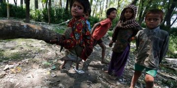 දරු පස් දෙනා වන මැද තනිකර දැම්මේ…!  ලේ කිරි සුවඳ අමතක කරලද අම්මේ…!