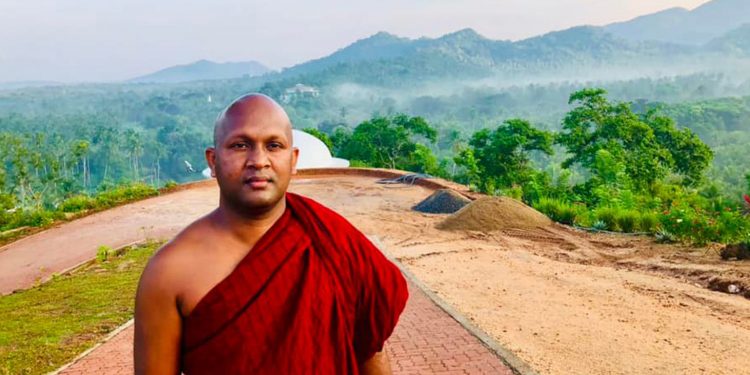 ගංජා වැඩේට මැඩිල්ලේ හාමුදුරුවොත් එක පයින් කැමතියි!